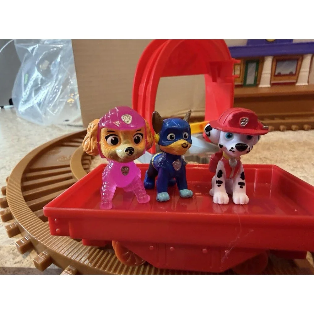 PAW Patrol Adventure Bay Railway Train Set + 4 Figures Rubble, Skye, Chase, etc